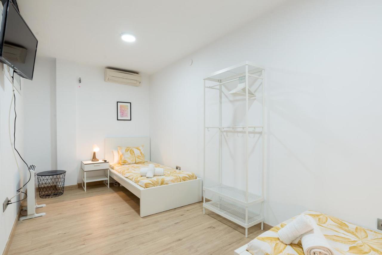 Duplex Cienfuegos II & Old Town By Ele Apartments Малага Екстериор снимка